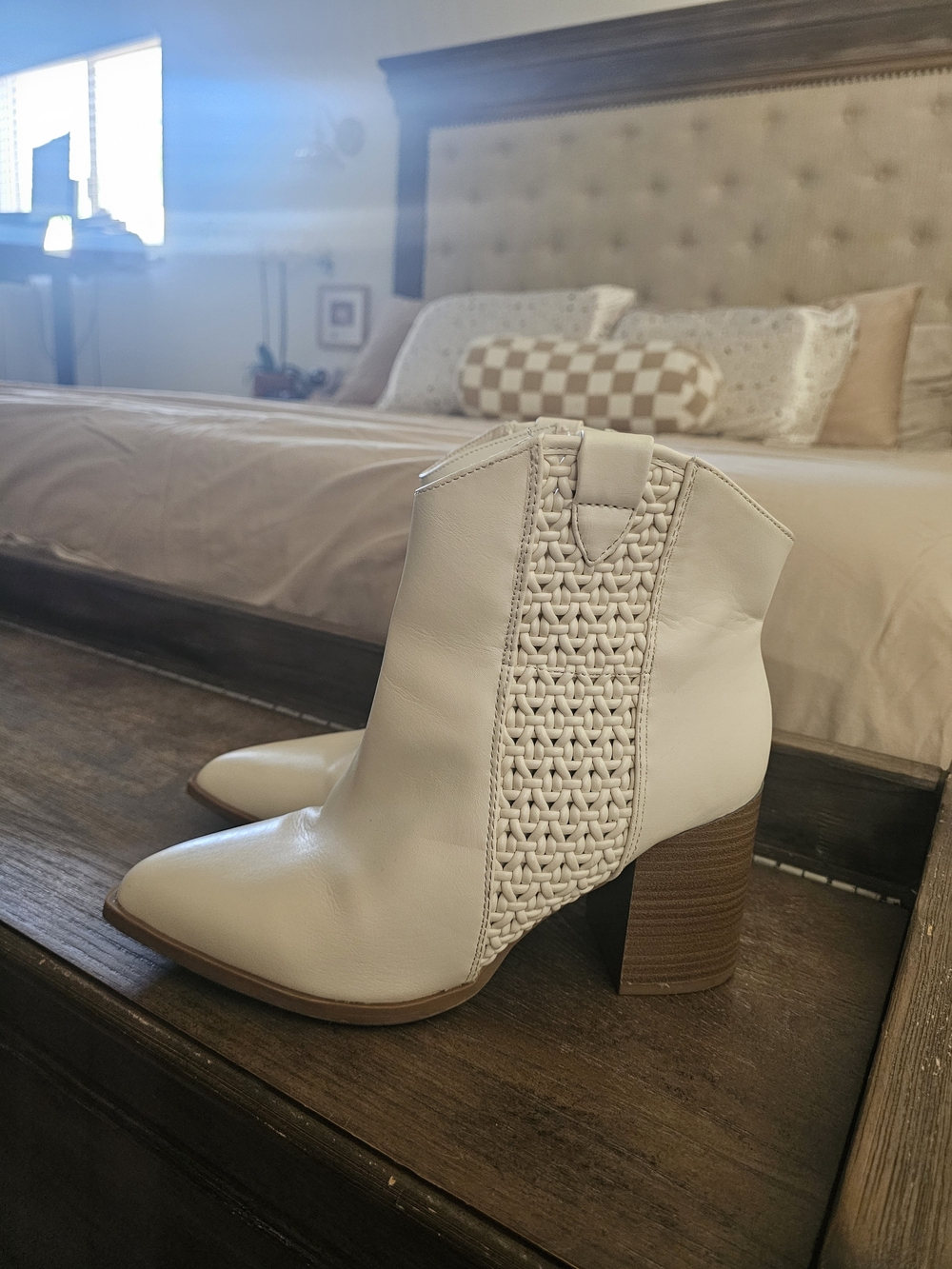 Torrid Wide Woven Panel Cream Leather Ankle Booties Size 9
